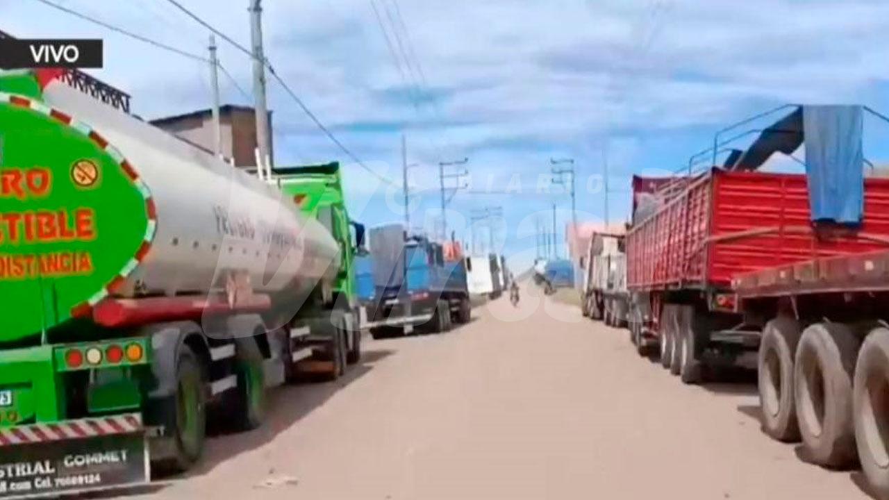 Camioneros varados por crisis en Bolivia