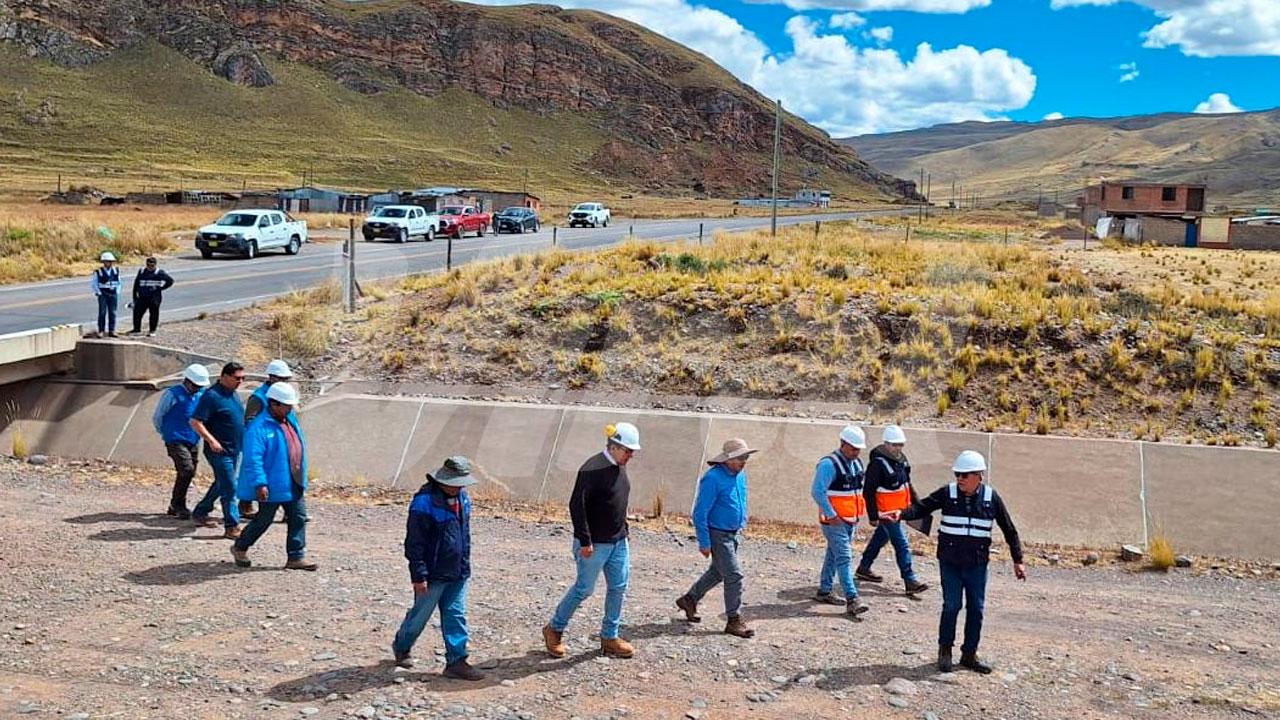 Supervisan obra de agua potable en Puno