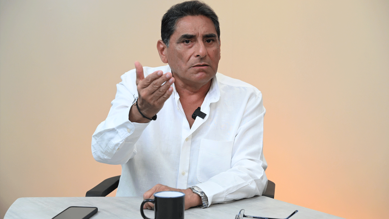 Carlos Álvarez: del humor a la política, el candidato que sorprende y se ubica segundo en encuestas