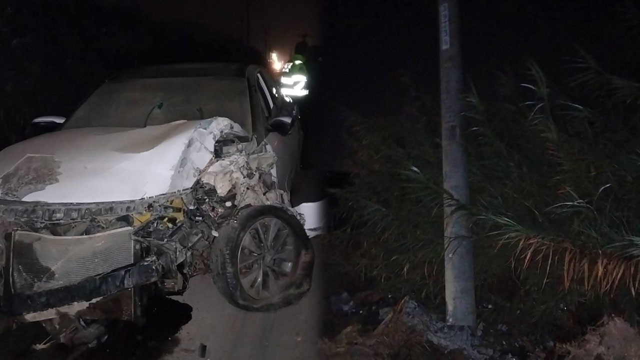 Camaná: auto choca contra poste en la Panamericana Sur