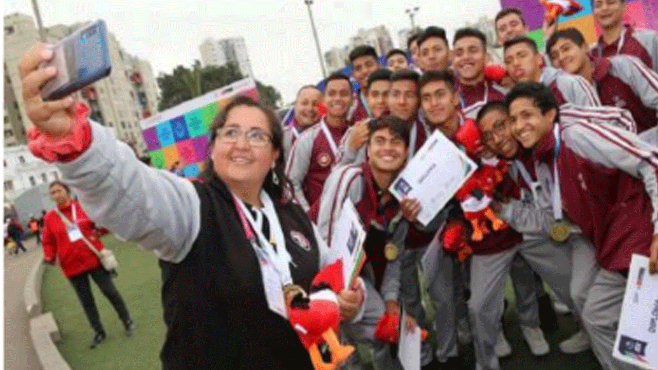 Erika Razzeto: la maestra arequipeña que educa generaciones dentro y fuera de las aulas