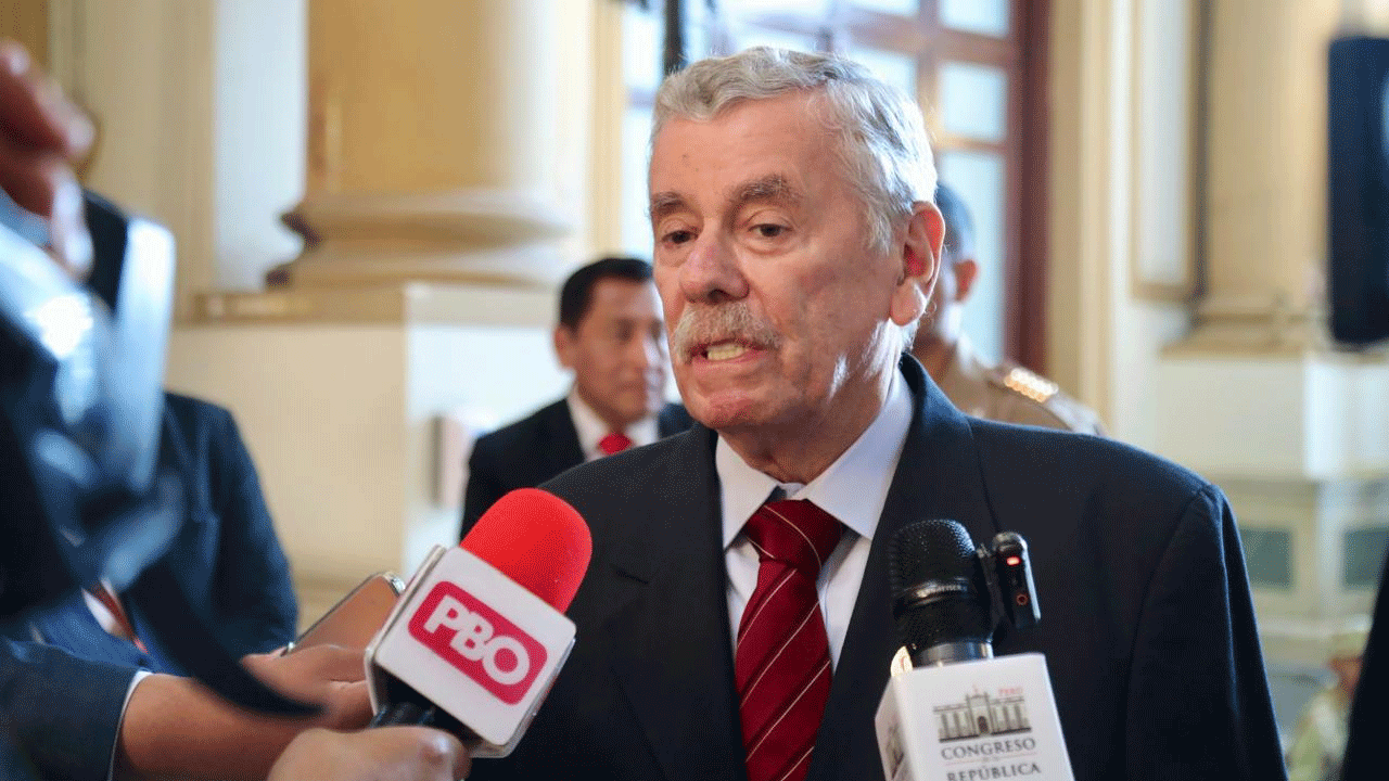Rospigliosi califica de ridiculez la denuncia de Juntos por el Perú por 